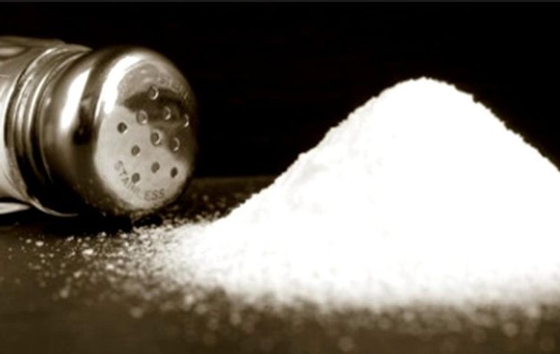 InfoCons: Consumăm alimente cu 420% mai multă sare decât recomandă  Organizaţia Mondială a Sănătăţii