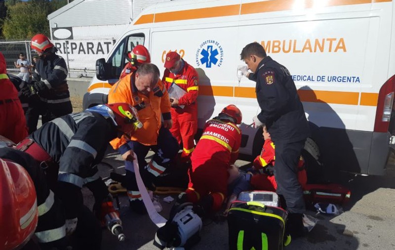 Un accident în care au fost implicate două mașini și o cisternă a avut loc la Comarnic