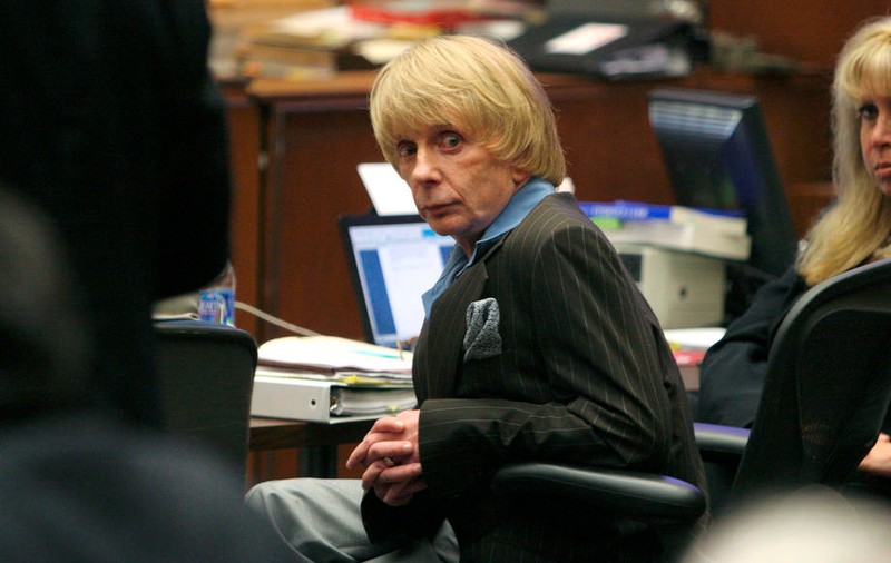 Phil Spector, care a produs albumul „Let It Be” al formaţiei The Beatles, a murit în timp ce ispăşea o pedeapsă pentru crimă