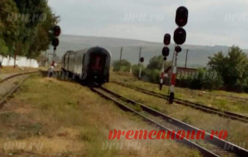 Un tren a rămas fără frâne și n-a mai putut opri la Bârlad. Sute de călători au tras o spaimă pe cinste | VIDEO