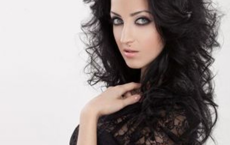 Ce bine arată iubita lui Laur, din trupa emisiunii lui Măruţă! E top model la Londra