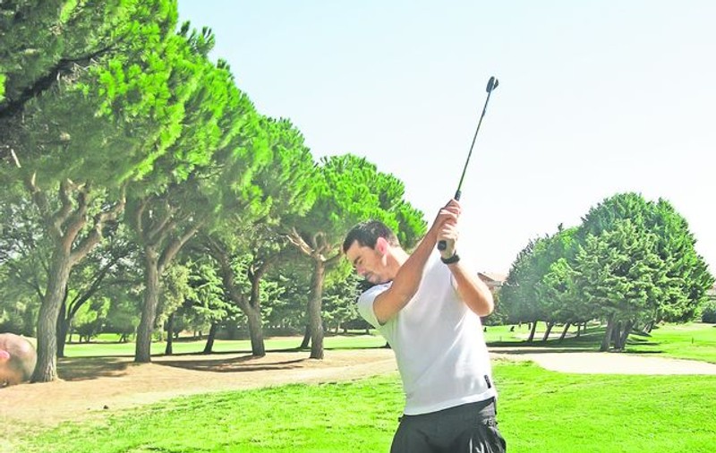 Pasionat de golf, Cosmin Contra, noul antrenor al Petrolului Ploieşti, poate evolua liniştit la baza Lac de Verde, de la Breaza / «Guriţă», ai toate condiţiile!