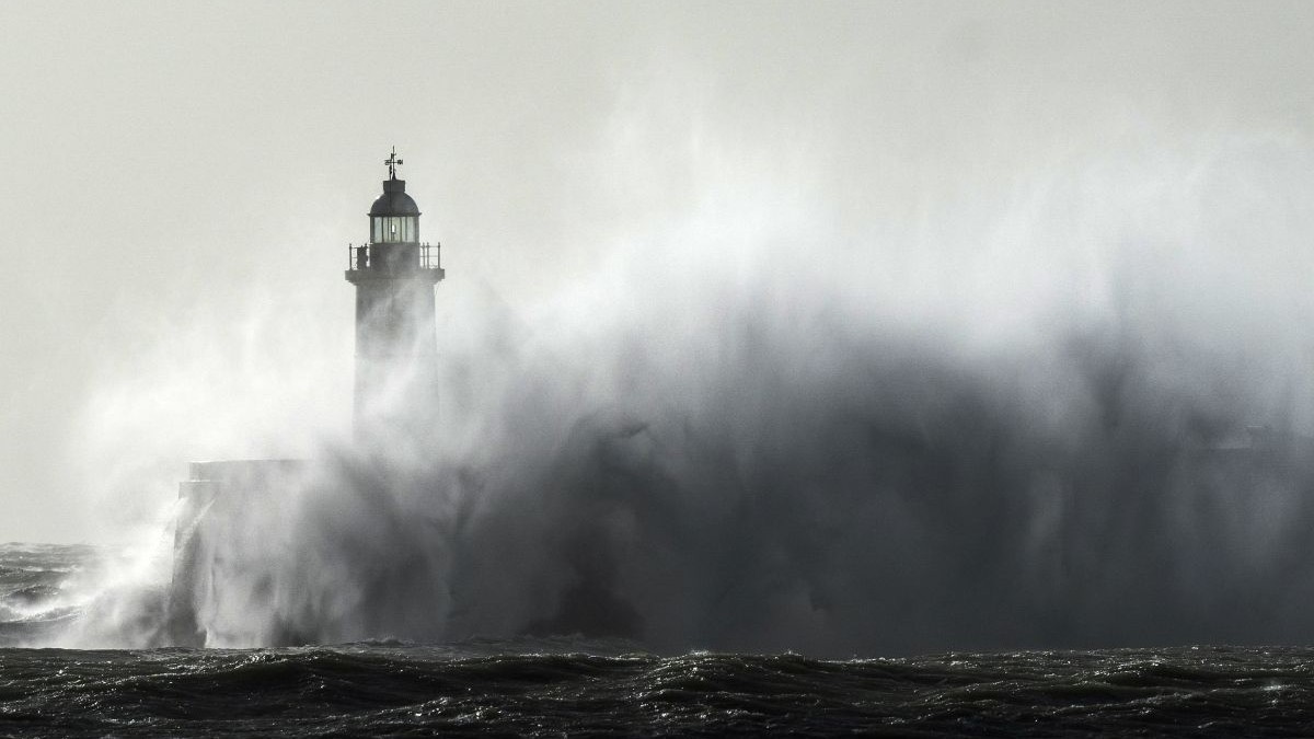 Marea Britanie a fost deja lovită acum o săptămână de furtuna Ciara FOTO: EPA