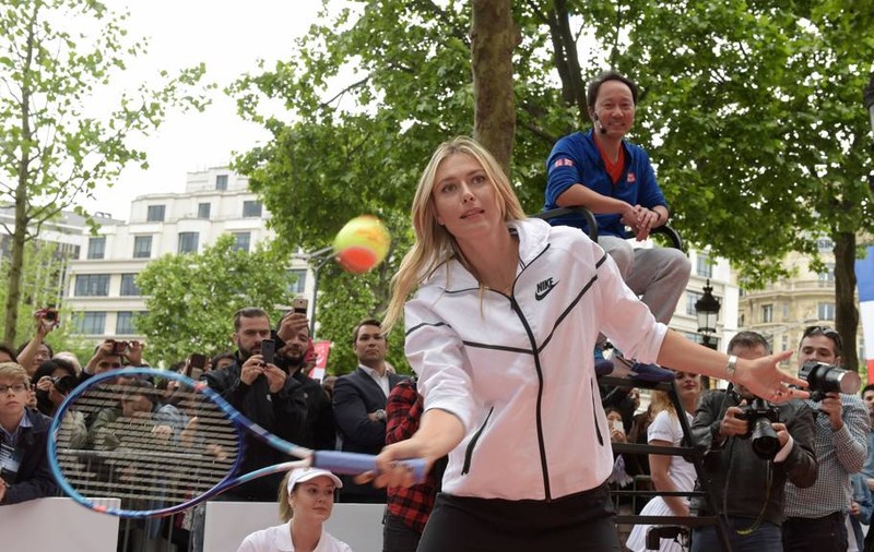 La Paris, rusoaica Maria Sharapova a dat în mintea copiilor / GALERIE FOTO