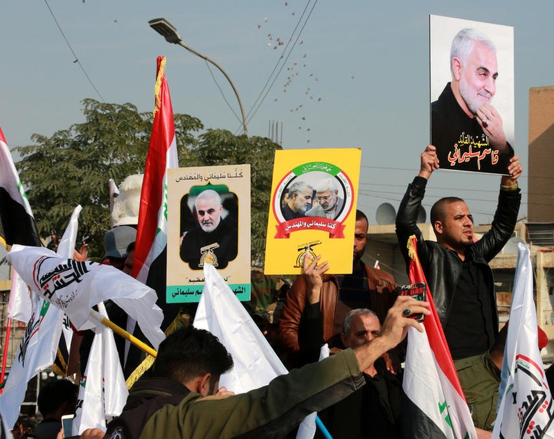 Sicriul cu trupul neînsuflețit al generalului Qassem Soleimani a fost adus la Bagdad. Zeci de mii de oameni au strigat "Moarte Americii!"