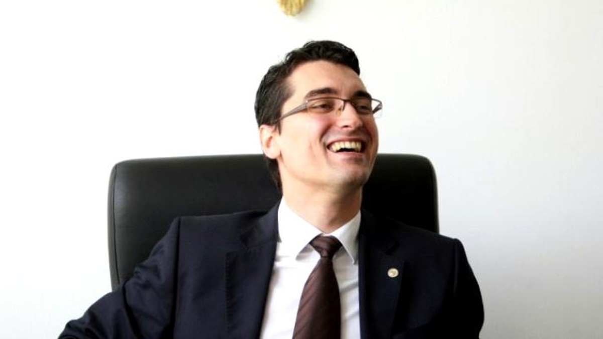 Burleanu se răzbună pe cei care au ”îndrăznit” să anunțe că merg pe mâna lui Lupescu