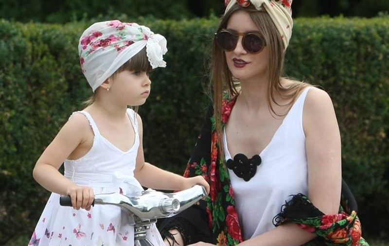 Cum arată fetița Iuliei Albu la 12 ani. Mikaela și-a făcut o schimbare de look: „Copia fidelă a mamei”