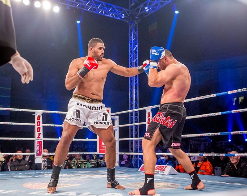 Meci de titlu mondial la Superkombat Ploiești! Programul complet al galei