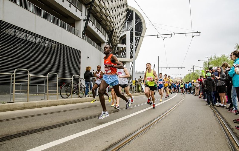 Peste 4.000 de alergători pe străzile Clujului! Un kenyan a câștigat maratonul