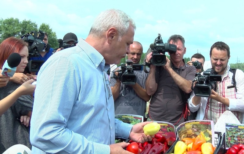VIDEO/ Reporterii ziarului Libertatea au urmărit pas cu pas inspecția la irigații a ministrului Daea și a șefului său de partid, Liviu Dragnea. Cronica unei vizite anunțate!