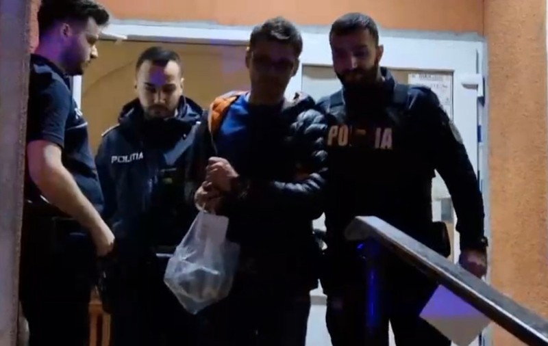 Jurnaliști atacați la protestul pentru Călin Georgescu. Mitingul, presărat cu amenințări și instigare la violență. Bărbatul care a distrus mașina unei televiziuni, reținut