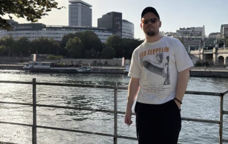 Un jurnalist rus a căzut de la fereastra unui apartament de la etajul șapte din Franța