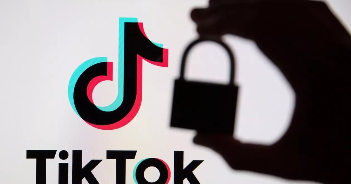 logo tiktok alături de un lacăt