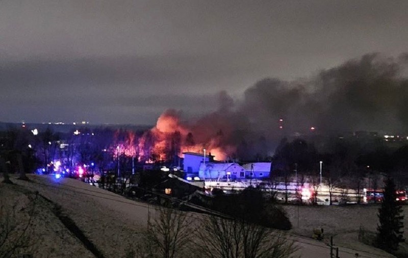 Un avion de marfă s-a prăbușit peste o clădire de lângă aeroportul Vilnius din Lituania