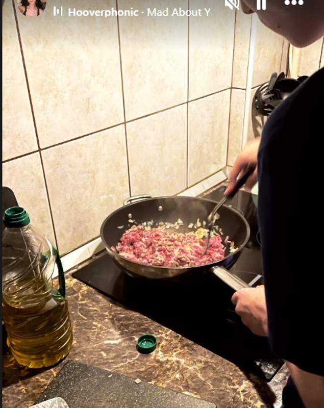 Cum l-a surprins Violeta, fiica Andreei Marin, pe iubitul ei. Adolescenta a arătat cum o răsfață partenerul