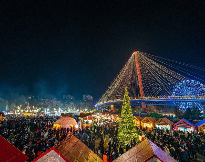 Cât costă un kurtos kalacs la Târgul de Crăciun din Drumul Taberei, în București