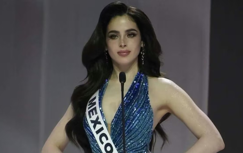Un organizator Miss Universe i-a spus concurentei din Mexic că e „proastă”, apoi a plâns dramatic în timp ce-și cerea iertare public
