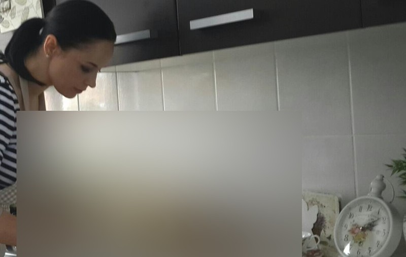 Aşa nu ai mai văzut-o! Andreea Marin, cu ŞORŢUL PRINS LA BRÂU, la CRATIŢĂ! GALERIE FOTO ÎN ARTICOL
