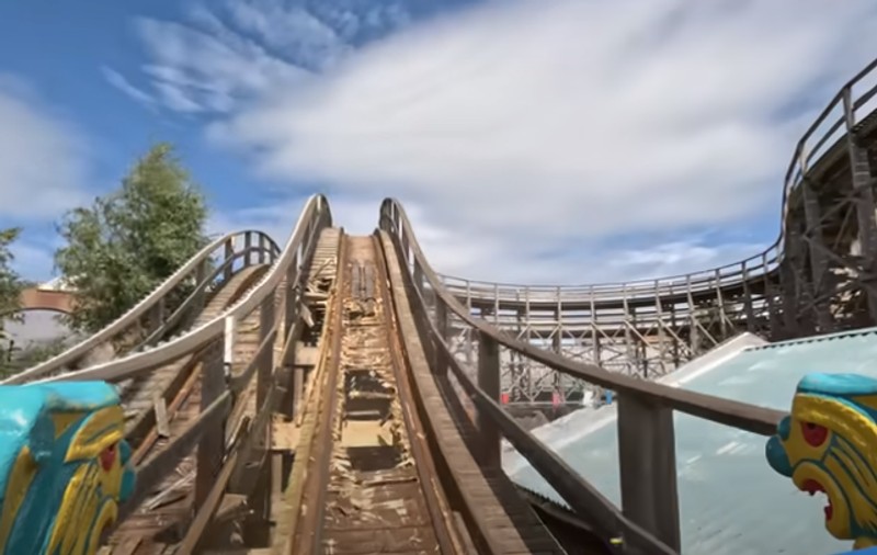 „Ne-am balansat, apoi trenul n-a mai putut să urce”. Momentul în care pista celui mai vechi rollercoaster din Marea Britanie se rupe în bucăți | VIDEO