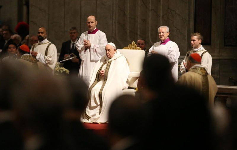 Papa Francisc, mesaj de Crăciun: „Inima noastră este la Betleem, unde prințul păcii este respins de logica pierzătoare a războiului”