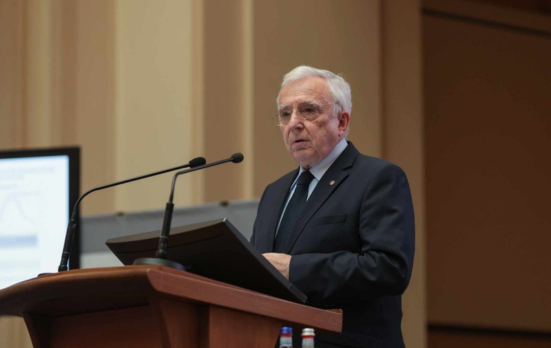 Mugur Isărescu, despre un nou mandat de guvernator BNR: „Parlamentul hotărăște. Din când în când trebuie să mă uit la buletin”