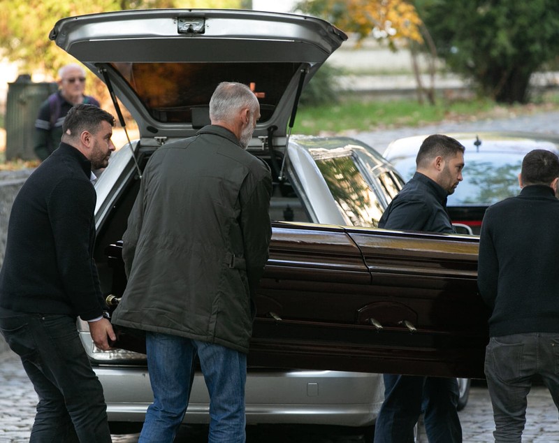 UPDATE | Tamara Buciuceanu Botez a fost înmormântată cu onoruri militare la Cimitirul Sf. Vineri din Capitală. Sute de oameni au venit să-i aducă un ultim omagiu