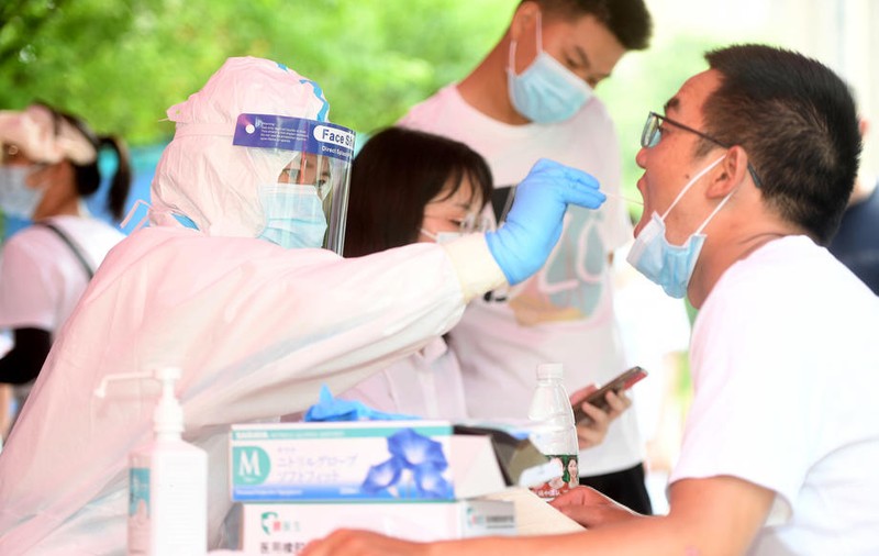 Număr record de cazuri COVID în China, în ciuda măsurilor dure de carantinare