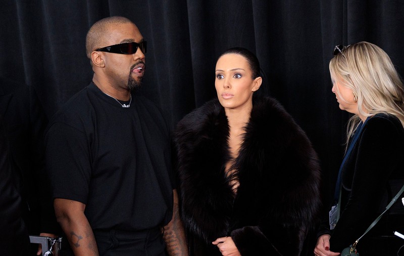 Reacția mamei Biancăi Censori, după ce fiica ei a apărut nud la Premiile Grammy 2025. Detalii înfiorătoare despre familia soției lui Kanye West