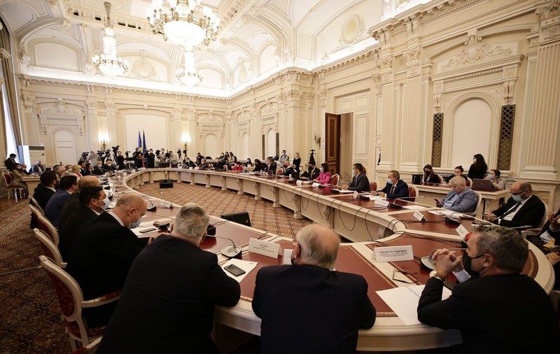 Miniștrii propuși de Cioloș, la votul din comisiile de specialitate. 18 audiați, un singur aviz pozitiv