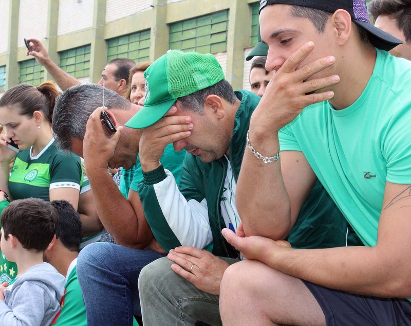 Avion prăbușit în Columbia. Ultimele imagini cu jucătorii de la Chapecoense înregistrate în timpul zborului! Fanii plâng la stadion | GALERIE FOTO&VIDEO