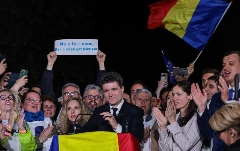Singurul cuvânt pe care Mirabela Grădinaru i l-ar fi șoptit la ureche lui Nicușor Dan în timpul discursului prin care anunța că a câștigat alegerile