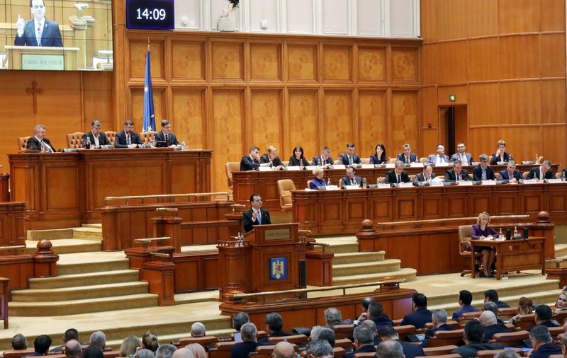 Început de sesiune parlamentară. PSD şi PNL continuă lupta pentru majoritate, Senatul îşi alege un nou preşedinte