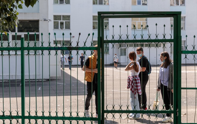 Avizul epidemiologic, eliminat pentru elevii care revin din vacanță. Când e nevoie de el