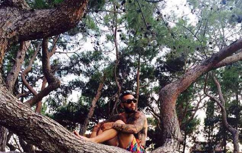 ALEX VELEA şi-a FĂCUT TATUAJ NOU!