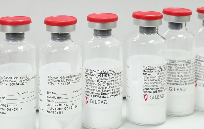 SUA au aprobat pe deplin medicamentul antiviral remdesivir împotriva COVID-19