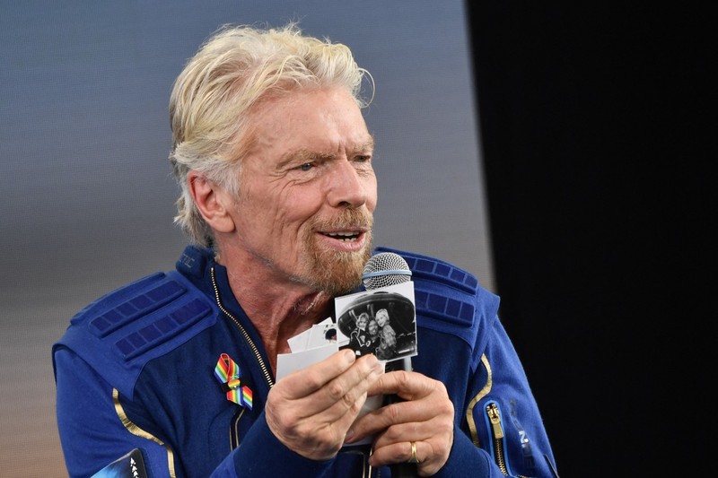 Richard Branson, la conferința de după zborul său istoric în spațiu. Foto: Profimedia