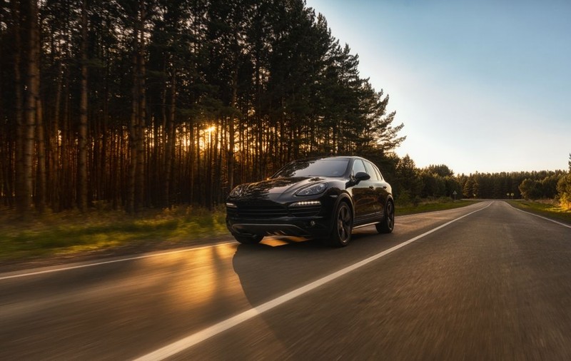 Șoferița care și-a cumpărat cu 122.000 de euro un Porsche Cayenne nou n-a mai mers cu el de un an, din cauza unei defecțiuni „ireparabile”