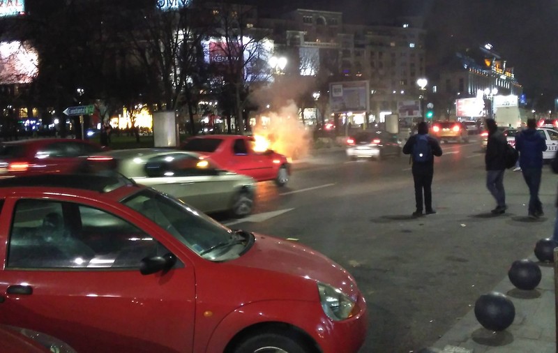 UPDATE | O mașină A LUAT FOC, în mers, la Piața Unirii din București | FOTO