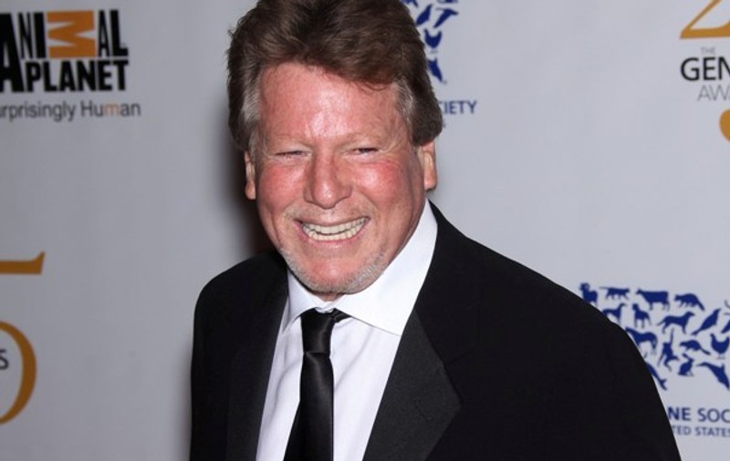 Actorul Ryan O'Neal, acuzat de furtul unui tablou de Andy Warhol