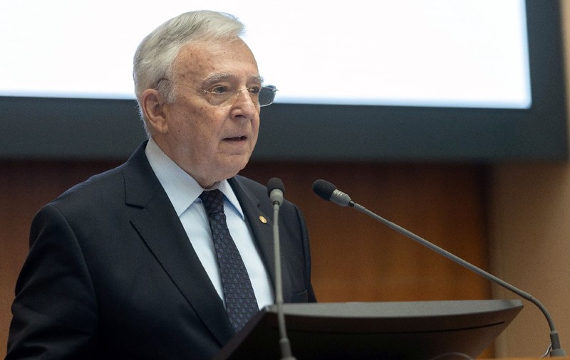 Firma lui Mugur Isărescu, respinsă de la un proiect de accesare a fondurilor europene, după o greșeală la rata de schimb valutar