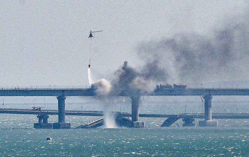 Opt persoane au fost arestate în Rusia în legătură cu atacul de pe podul Kerci. Cine a provocat explozia, potrivit FSB