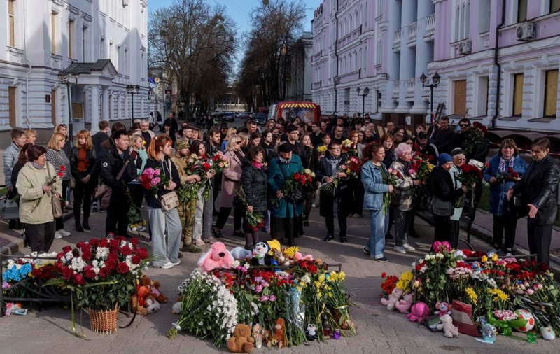 Ucraina a recuperat trupurile a peste 900 de militari uciși în război: „Apărătorii ucraineni căzuți au fost aduși înapoi în țară”