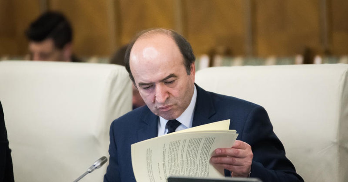 Tudorel Toader a devenit notar în mod legal