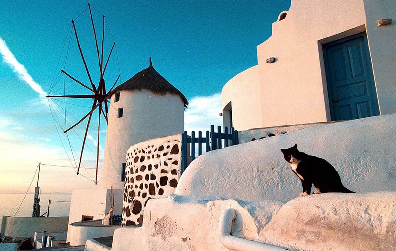 Cum am putea călători la vară în Grecia. E posibil să avem nevoie de “paşapoarte de sănătate”