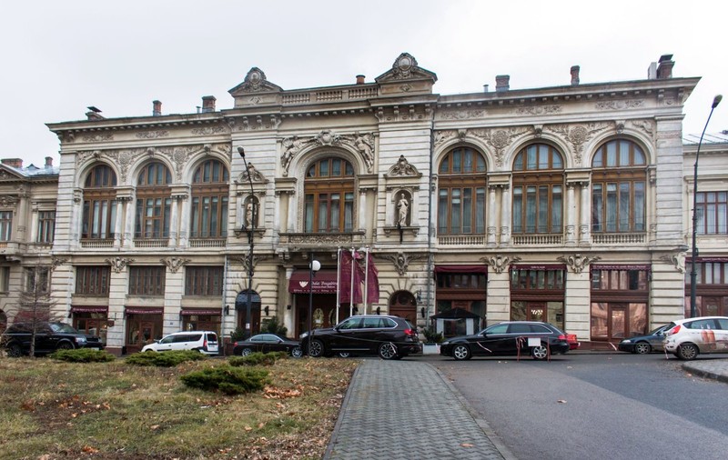 Palatul Bragadiru din București, scos la vânzare. Câți bani se cer pe monumentul istoric și ce spune ministrul culturii