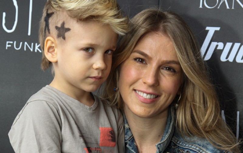 Este o ARTISTĂ DE SUCCES, dar PRIORITATEA EI este COPILUL! Corina: "Nu lipsesc nici o zi de lângă el"
