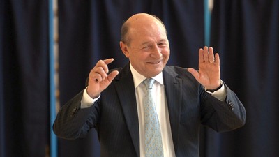 Traian Băsescu își va primi înapoi privilegiile de fost președinte, pierdute pentru că a colaborat cu Securitatea. CCR a luat decizia