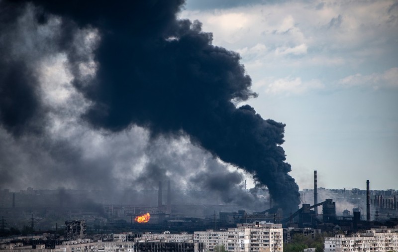 Război în Ucraina, ziua 68 | Noi atacuri cu rachete la Odesa: „Sunt morți și răniți”. Bombardamentele au fost reluate și la Azovstal