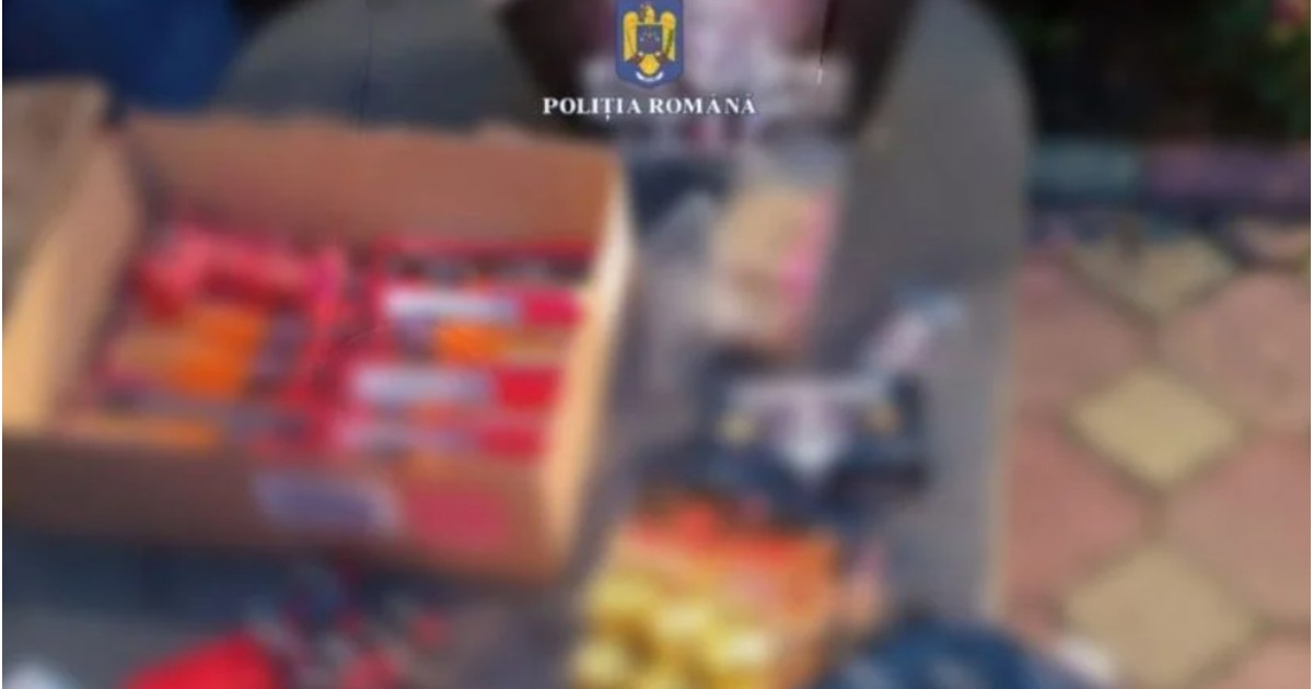 Polițiștii din Brăila au confiscat zeci de kilograme de petarde în urma perchezițiilor domiciliare