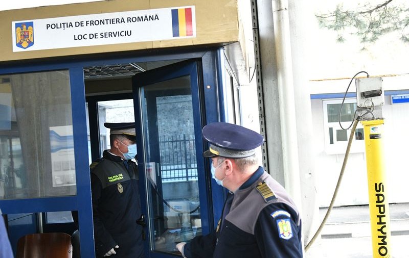 Opt ucraineni au fost prinși de polițiștii de frontieră după ce au trecut Tisa înot